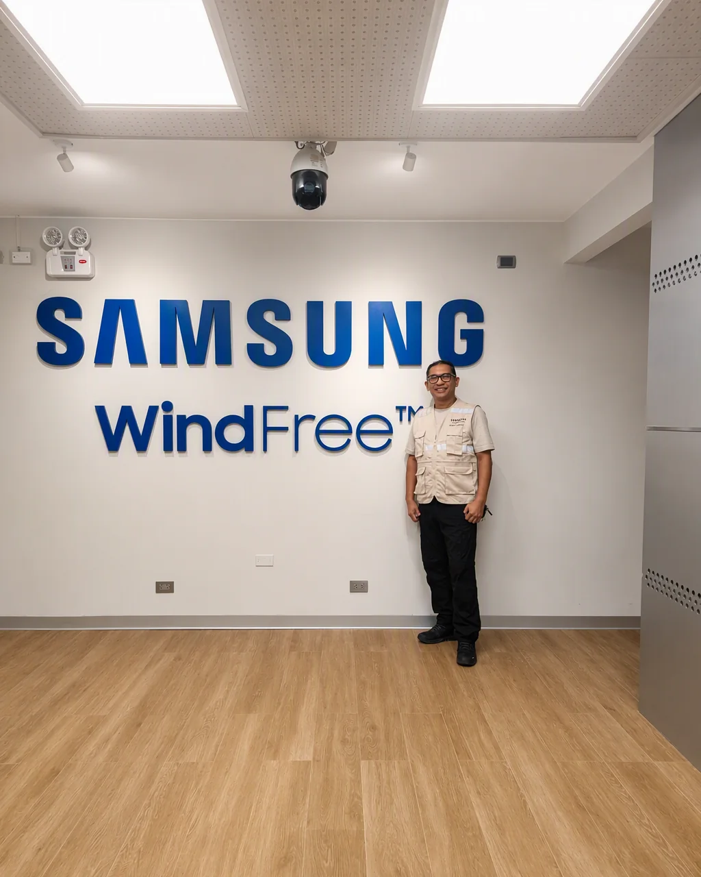 Eddy Ramírez Reyes en una capacitación técnica de Samsung WindFree